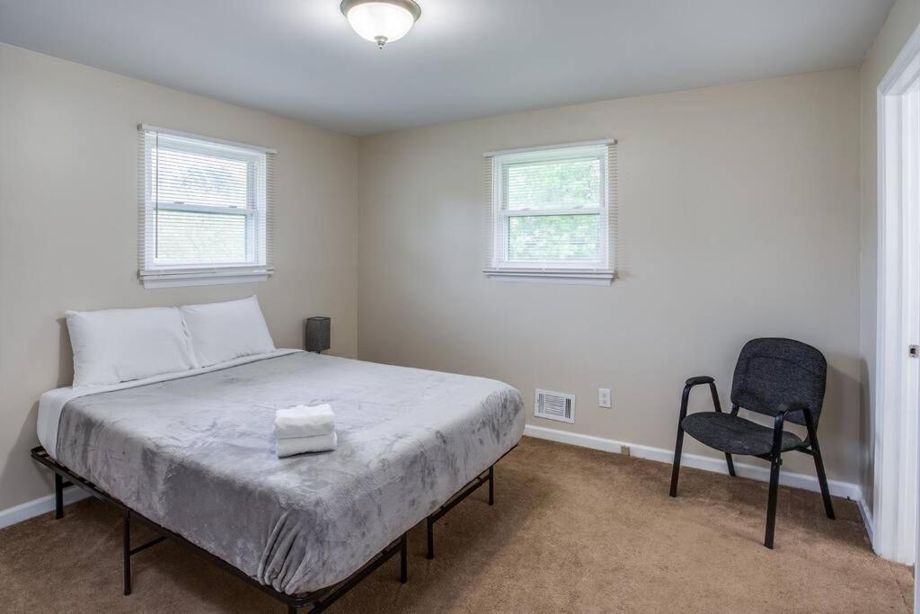Ferienwohnung {Quiet Suburban Ranch Hot Tub} Mins Arpt/Rit/Dwnt Rochester Exterior foto