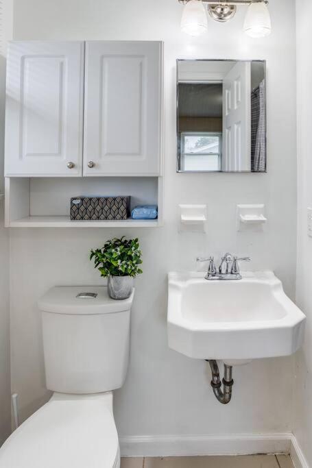 Ferienwohnung {Quiet Suburban Ranch Hot Tub} Mins Arpt/Rit/Dwnt Rochester Exterior foto
