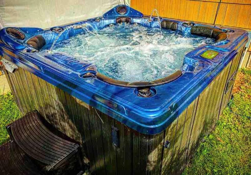 Ferienwohnung {Quiet Suburban Ranch Hot Tub} Mins Arpt/Rit/Dwnt Rochester Exterior foto